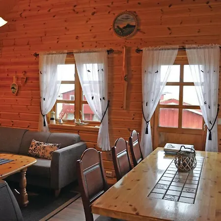 3 Bedroom Lovely In Bostad *